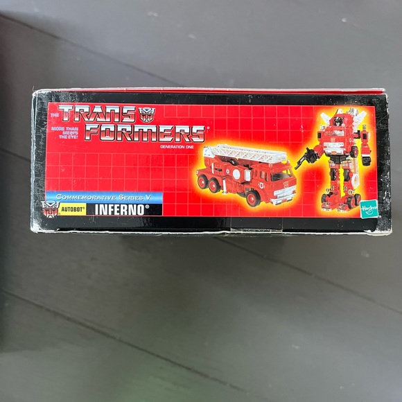 Transformers- Commemorative Series V - Picture 3 of 4